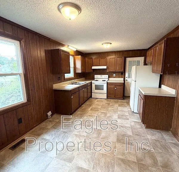 605 S Oleander Ave #B — Photo 2