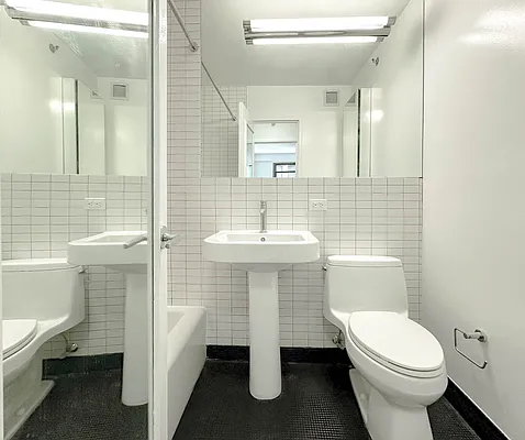 Rented by Manhattan Realty Group | media 7