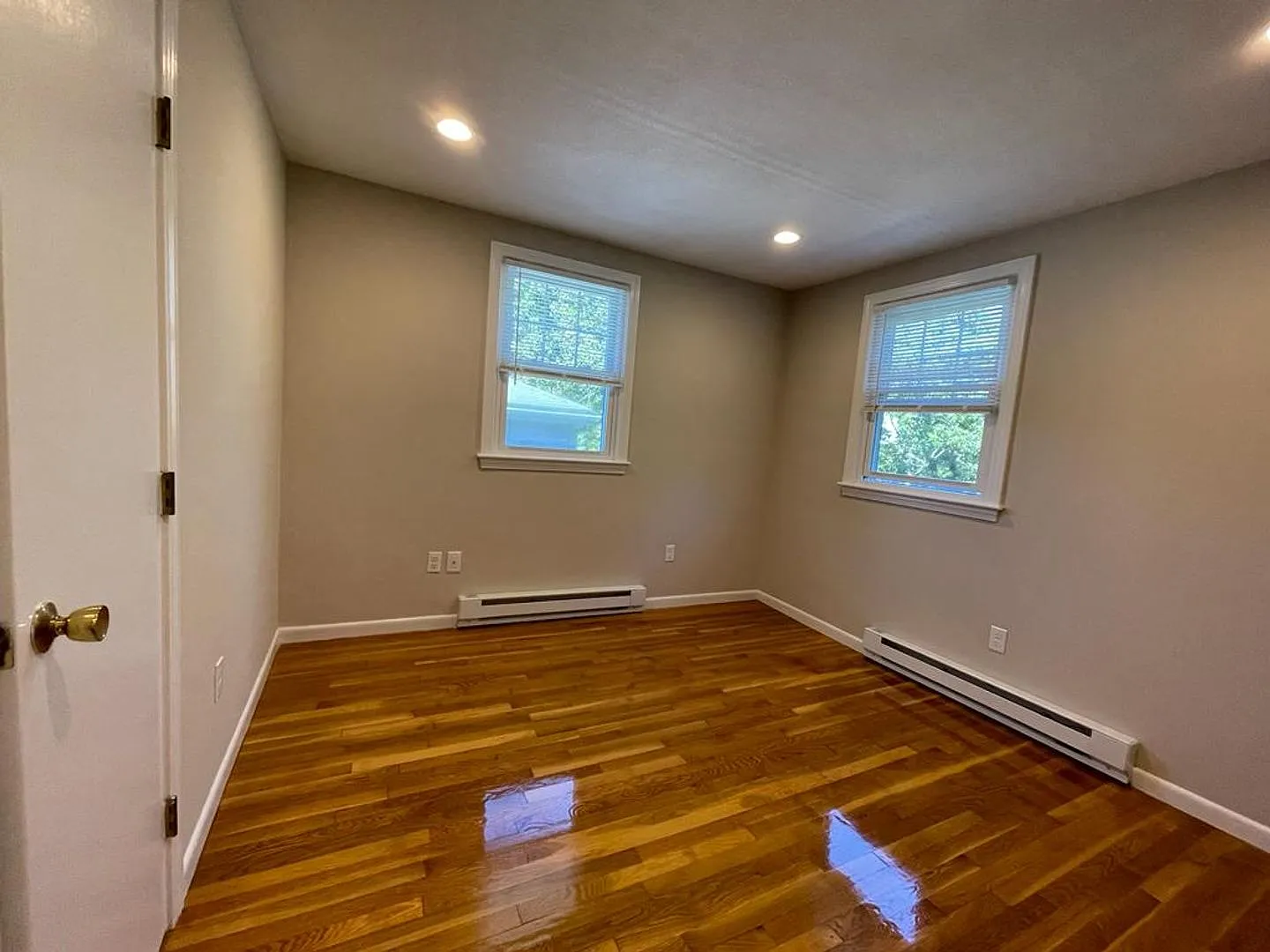 19-21 Orient Ave — Photo 4