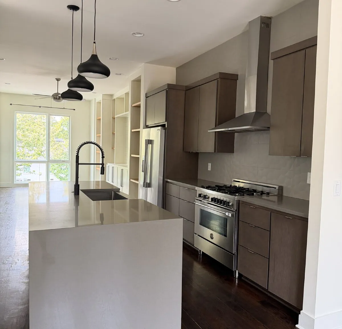 3 bed, 3.5 bath, 2010 sqft, $4,200 — Photo 4