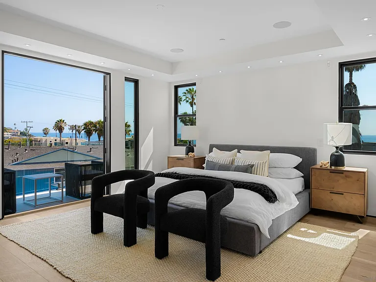 246 Playa Del Norte St — Photo 12