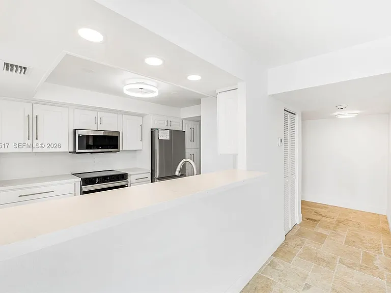 1420 Brickell Bay Dr #1401A — Photo 10