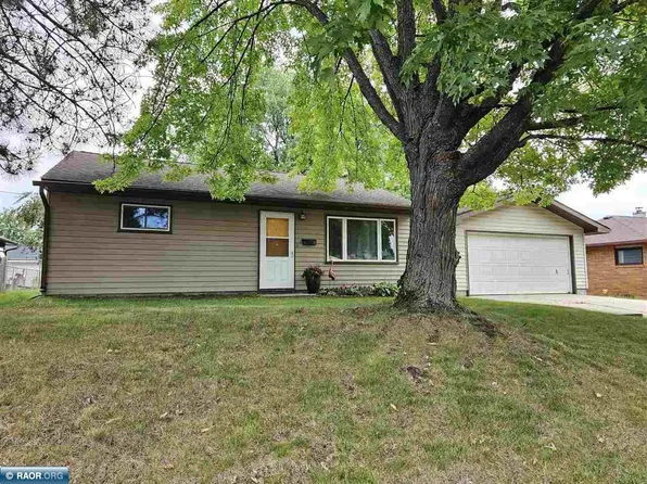 3206 Outer Dr, Hibbing, MN 55746