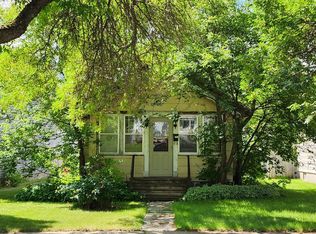 407 7th St, International Falls, MN 56649