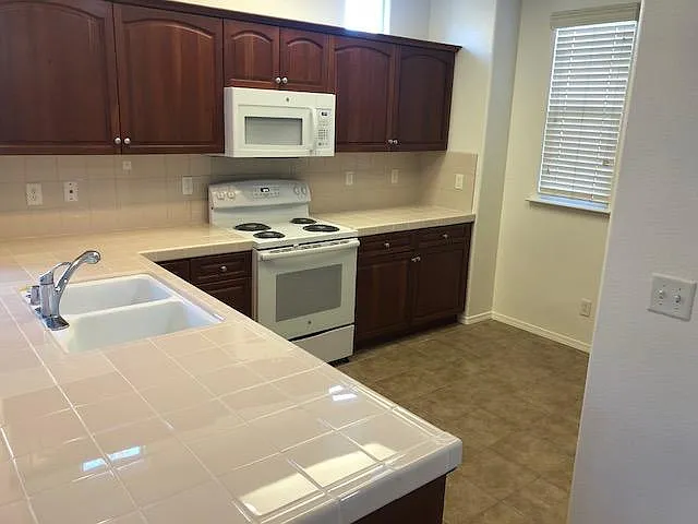 3840 Trenton Ln — Photo 6