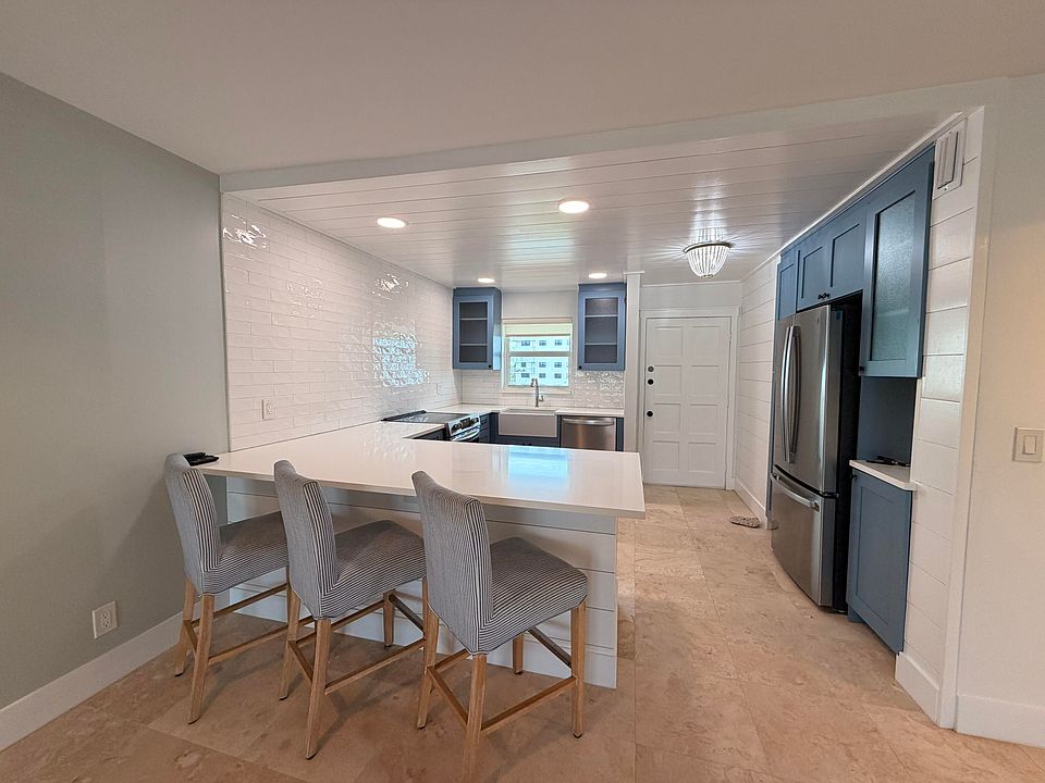 1st image of 308 Golfview Rd #Penthouse 03