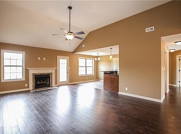 2nd image of 8 Chapel St