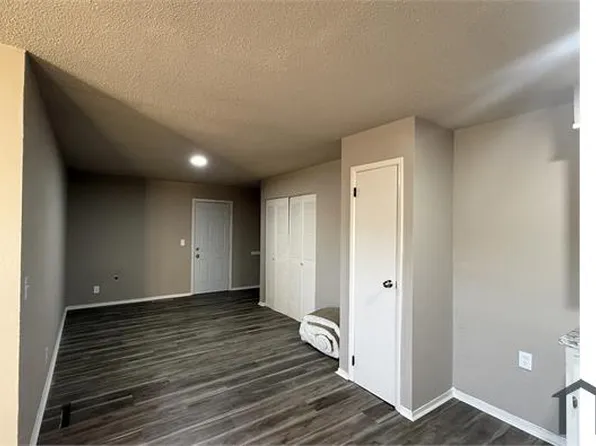 2320 W Haskell St, Wichita, KS 67213