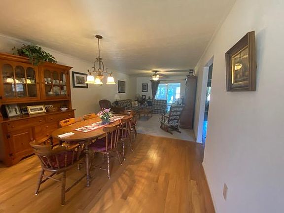 2nd image of 104 W Riverview Dr