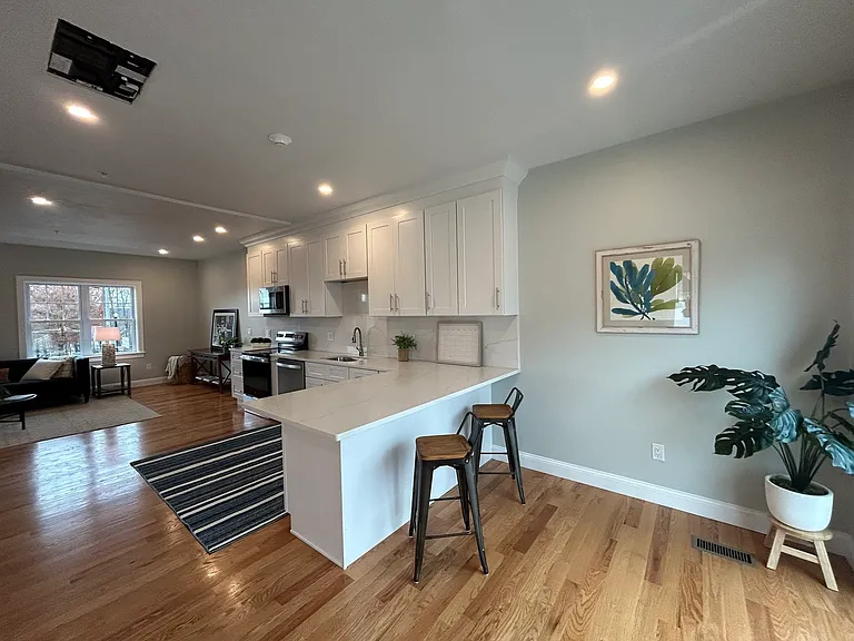 10 Windsor St #1 — Photo 5
