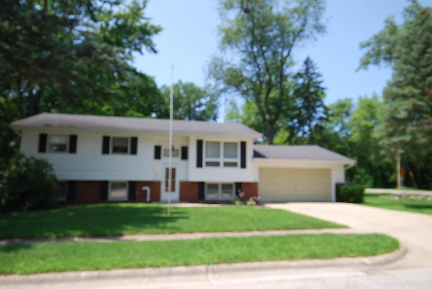 101 White Oak Dr photo 1