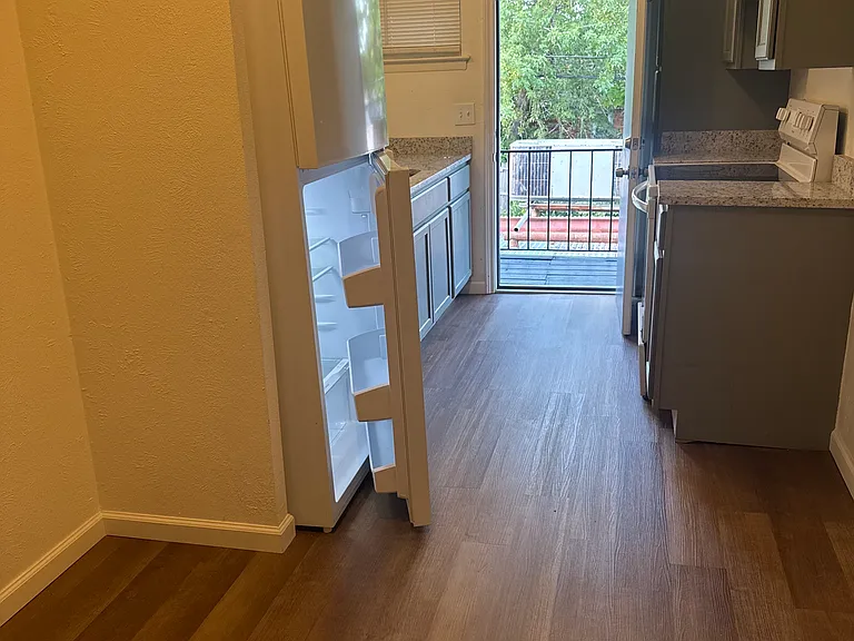 Central North Apartments — Photo 6