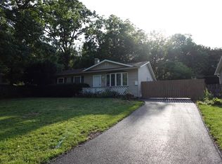 809 Nevin St, Lake In The Hills, IL 60102