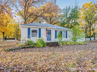 1544 Bauer Rd, Jenison, MI 49428