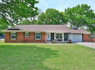 907 S Rusk St, Gainesville, TX 76240