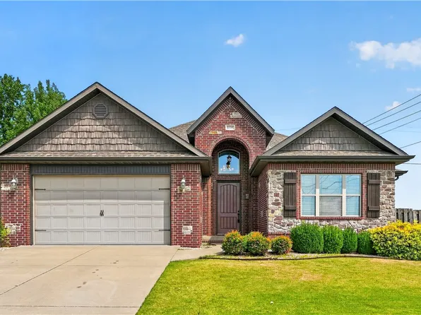 5599 Murfield Dr, Rogers, AR 72758