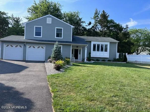 6 Cape Court, Howell, NJ 07731