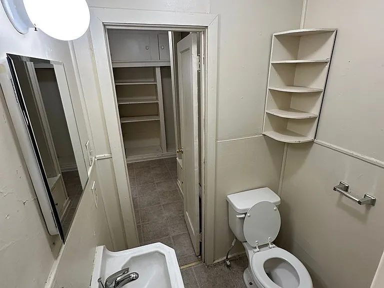 243 W 18th St #1-12 — Photo 12