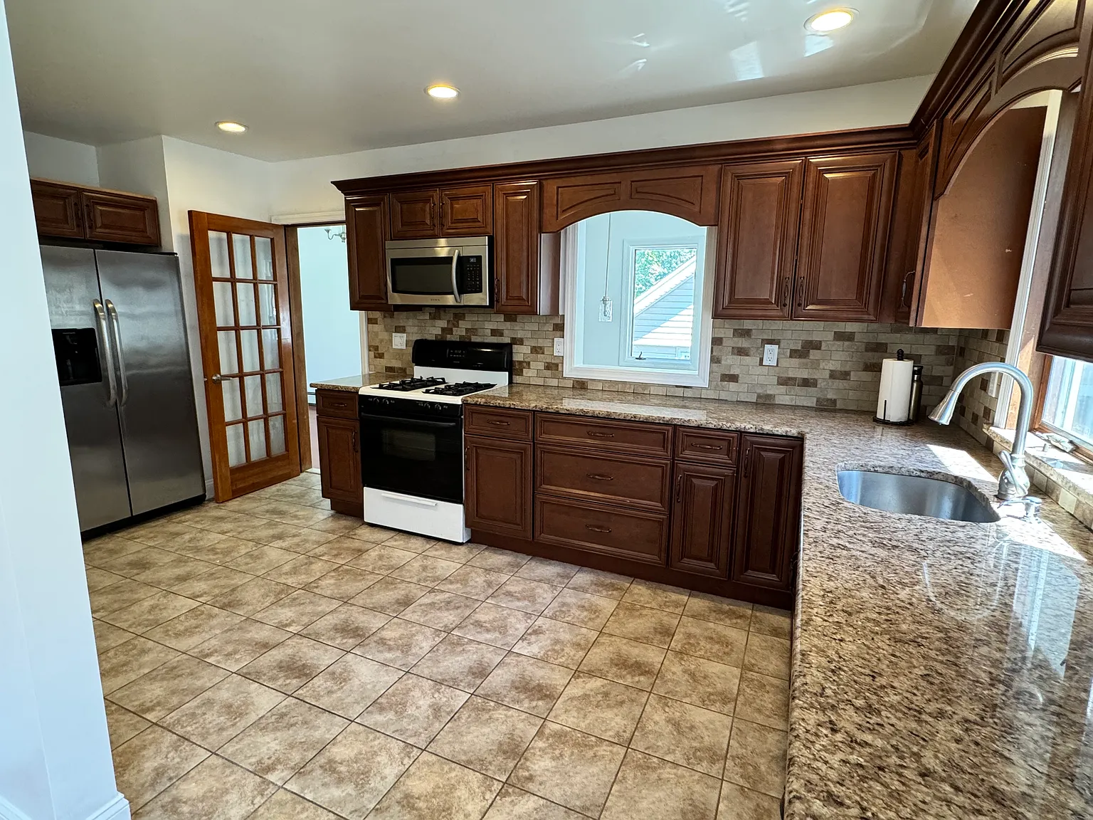 3 bed, 1300 sqft, $3,500 — Photo 3