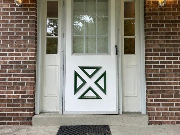 3rd image of 902 Quincy Dr