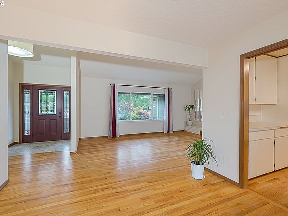 5th image of 1059 NE 6th Dr