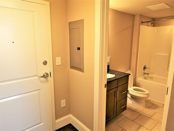 3rd image of 611 S Jefferson St #604