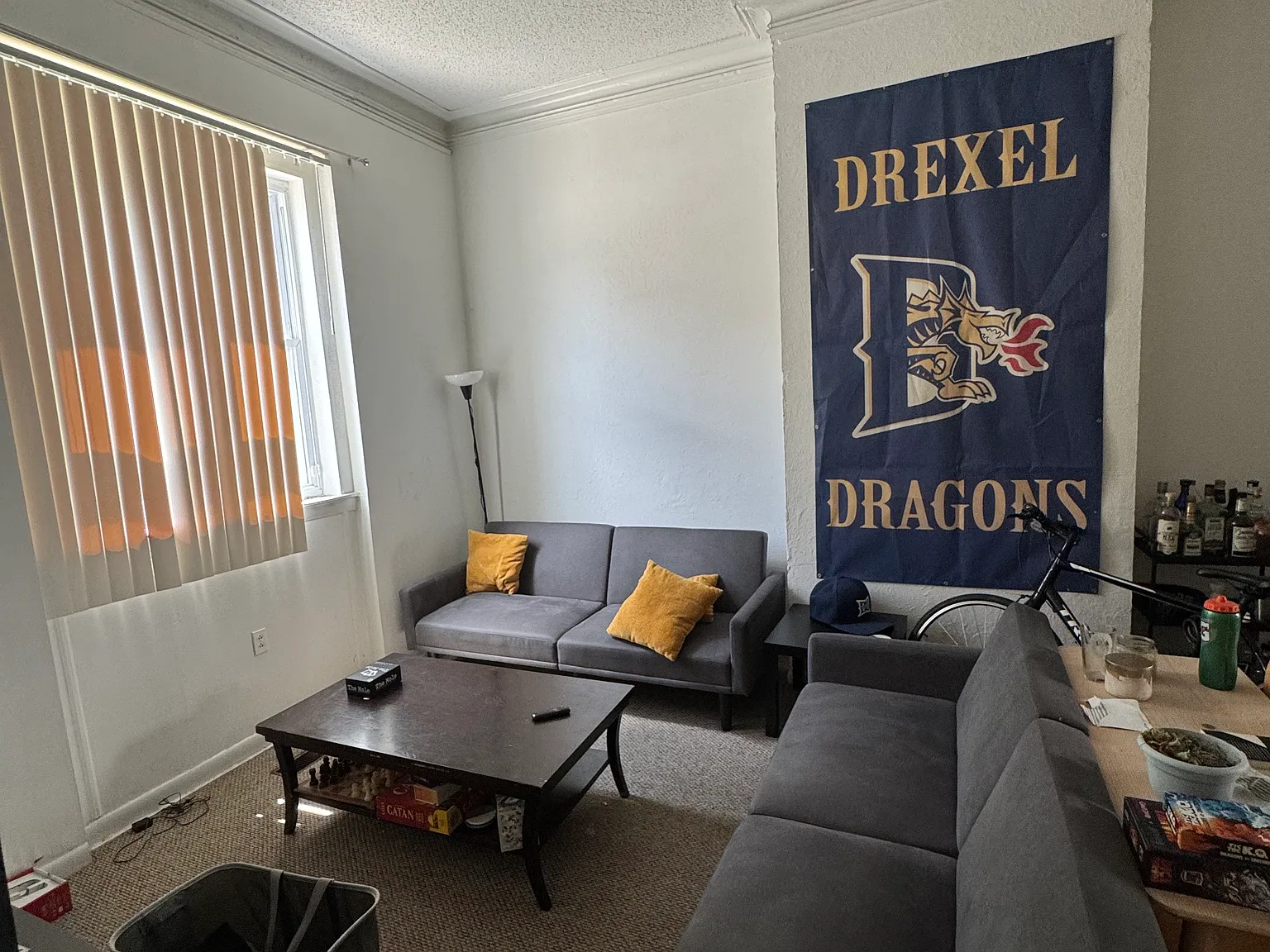 6 bed, 2.5 bath, 2500 sqft, $3,500 — Photo 4