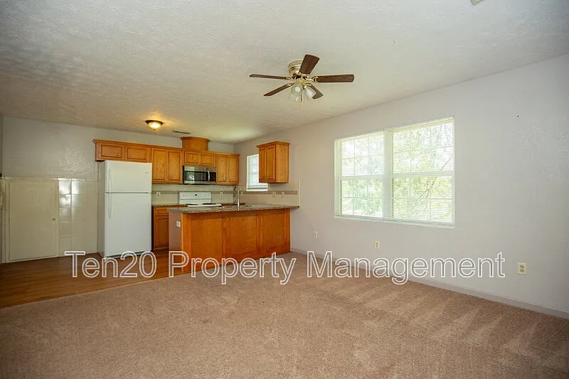 1 bed, 1.0 bath, $725 — Photo 2