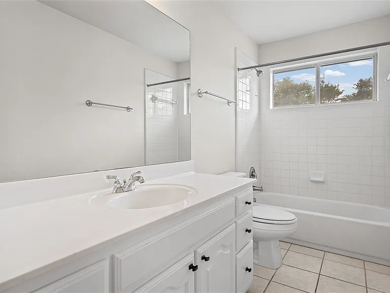 10700 Pointe View Dr — Photo 27