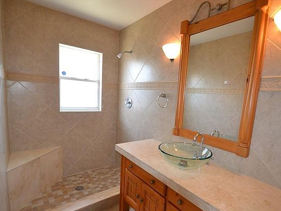 5th image of 8147 Wellsmere Cir #1
