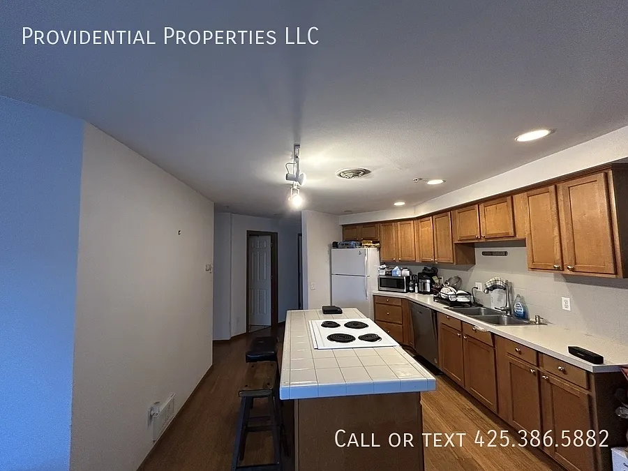 2 bed, 744 sqft, $1,225 — Photo 3