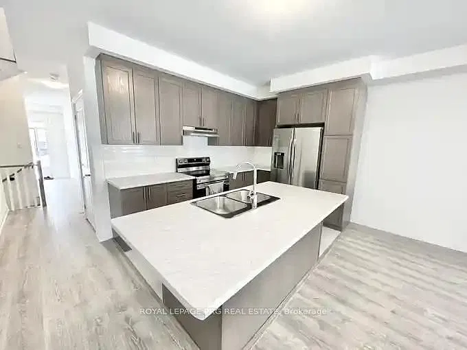 4 bed, $2,900 — Photo 4