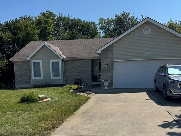 705 Pine Crest Ave, Kearney, MO 64060