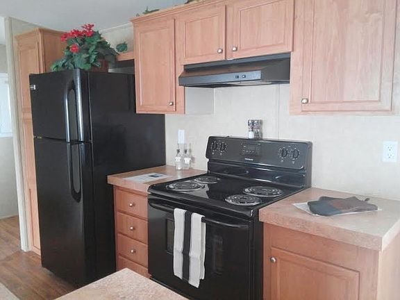 Kitchen appliances included