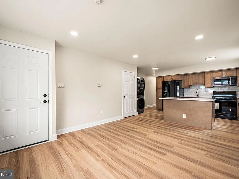 636 Arthur St #1 — Photo 8