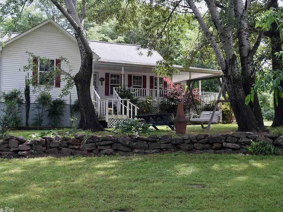 1st image of 611 Cedar Ave