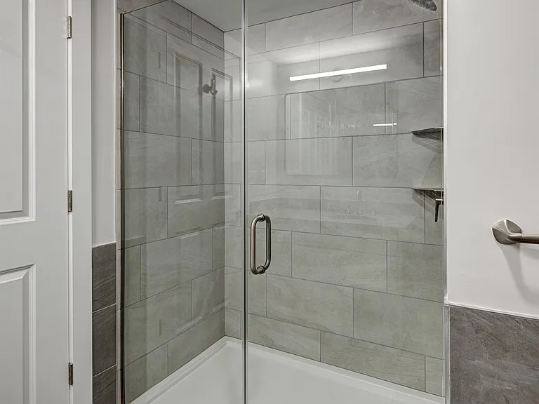 2059 Lafayette Rd #204 — Photo 35
