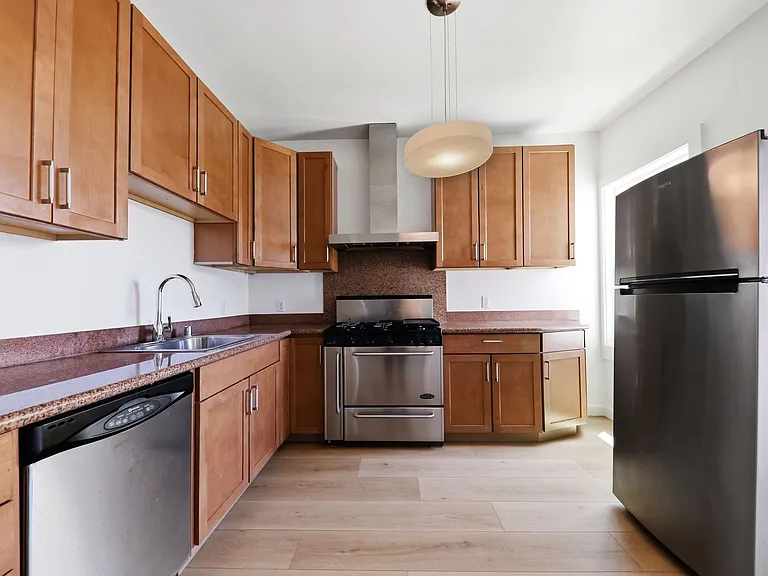 320 Harriet St — Photo 14