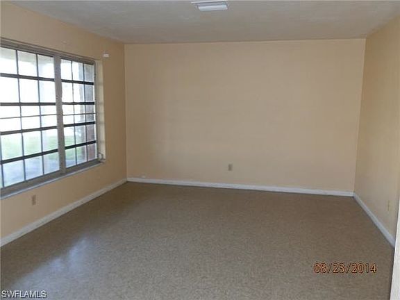 3rd image of 921 SE 4th Pl