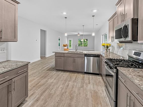 4th image of 756 Radner Way