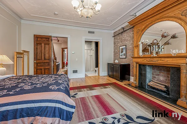 Rented by Link NY Realty | media 63