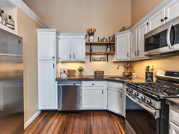 4th image of 470 Silver Street #413