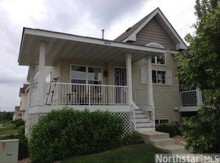 2814 Clover Ridge Dr, Chaska, MN 55318