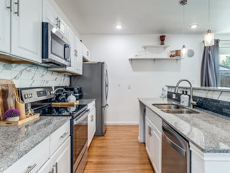3121 Rutz St — Photo 8