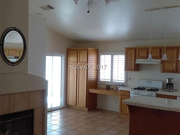 5th image of 228 Misty Garden St