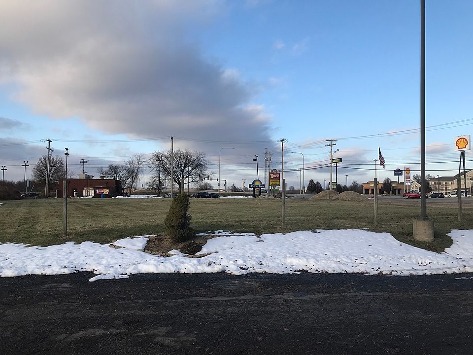 2nd image of 2210 N Main St