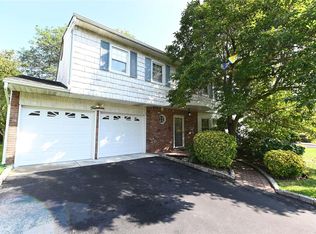 14 Valentine Dr, Albertson, NY 11507