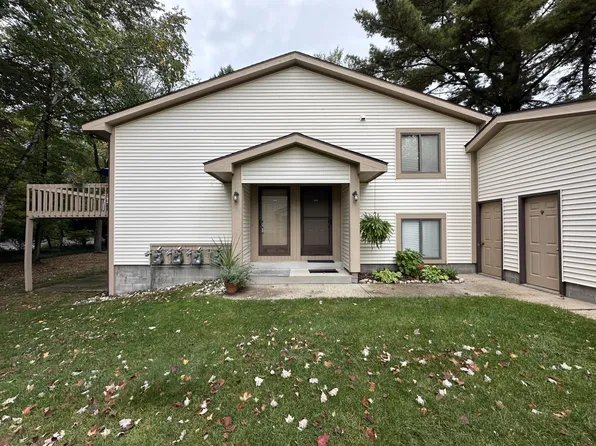 1045 Leroux Rd, Muskegon, MI 49441