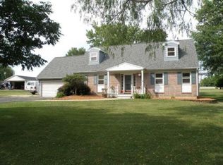 15680 Willow Ct, Sterling, IL 61081