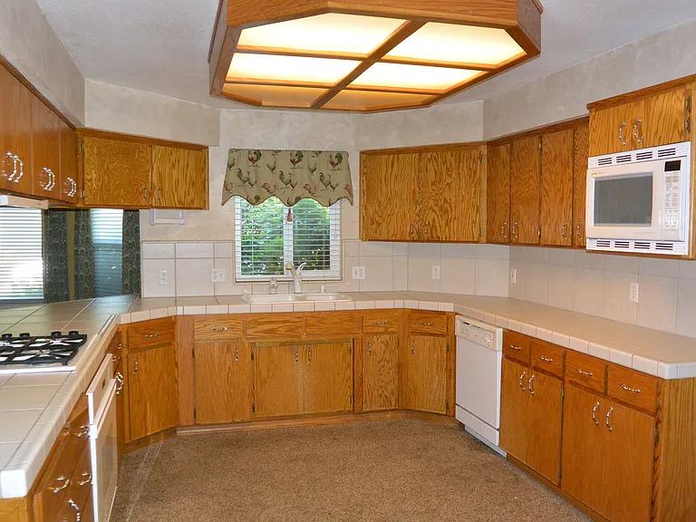 1936 S Teddy St — Photo 7